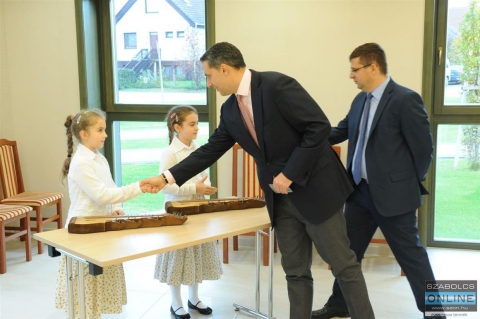 Kis emberek nagy emberek társaságában...