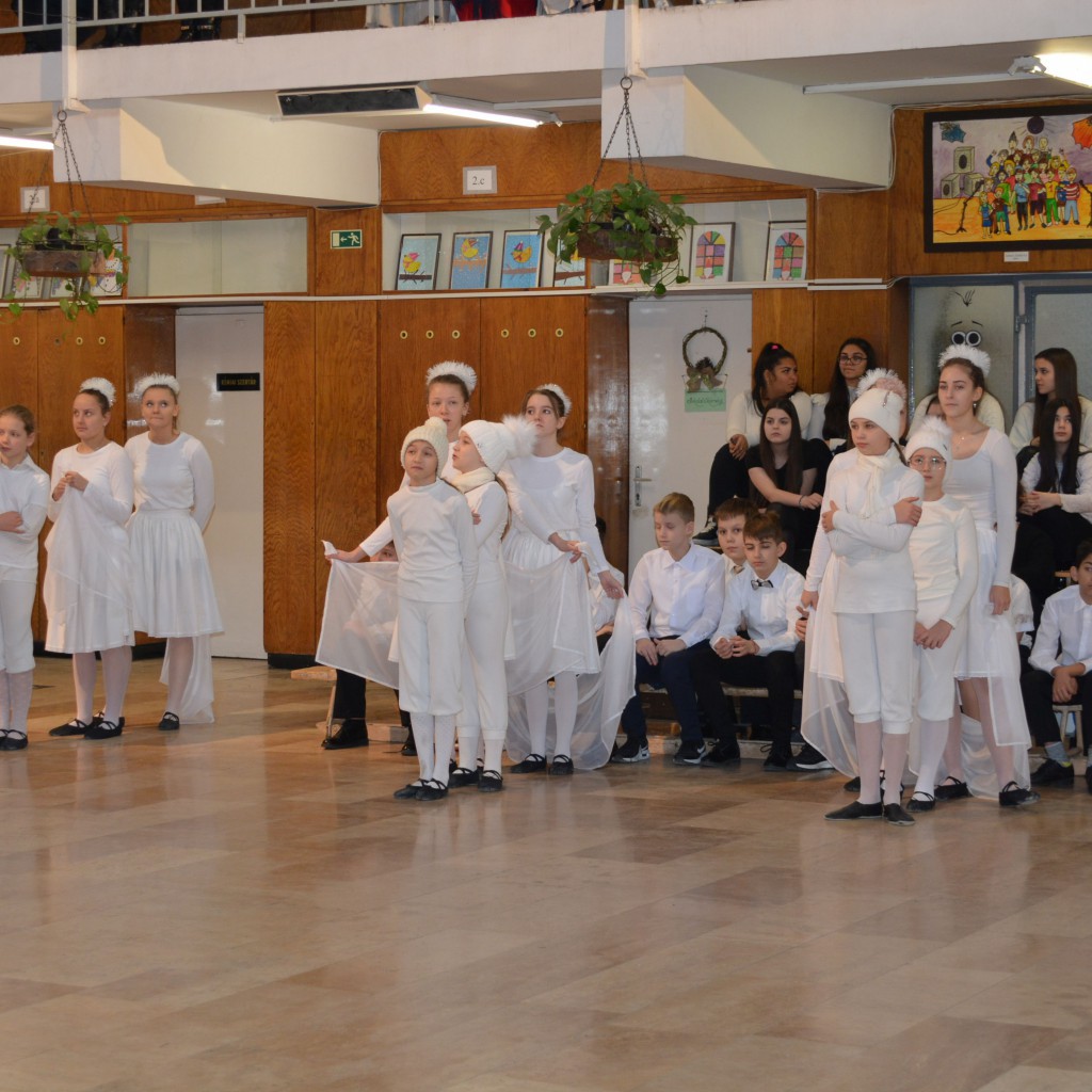 2022.12.20 Melyiket a kilenc közül?