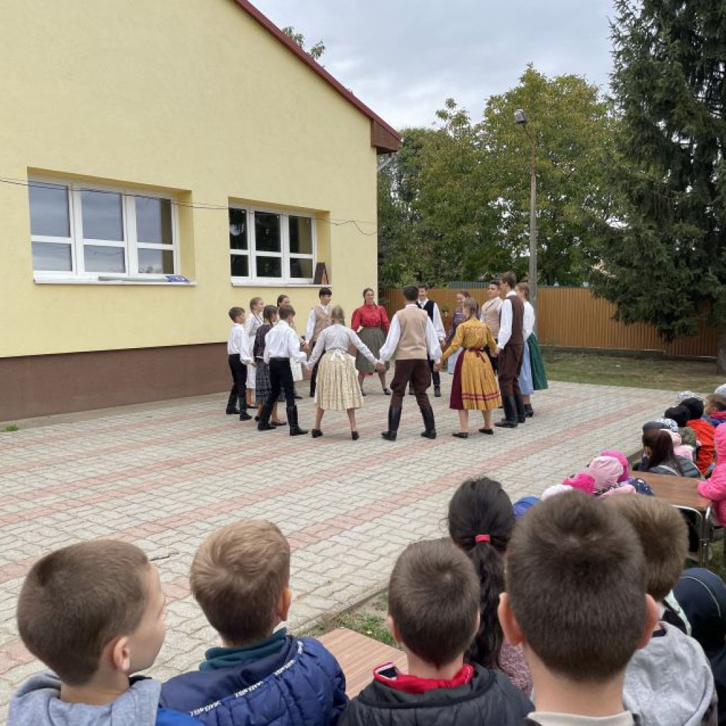 2021.09.29 Mihály napi táncház Napkoron